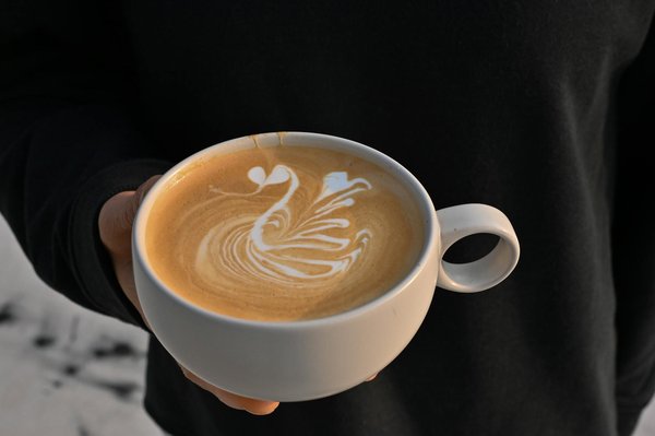 Maquillage Éblouissant en Lunettes : Astuces Indispensables pour Sublimer Votre Regard